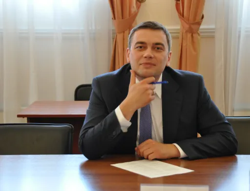 Аби захиститися від надмірної концентрації вводяться граничні ліміти на володіння землею: 500 га для фізичних осіб і до 33% земель відповідного району ─ для юридичних