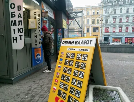 Банкіри прогнозують сезонне послаблення гривні у вересні