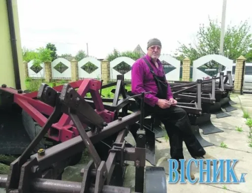 Диво-пристрій волинянина садить полуницю