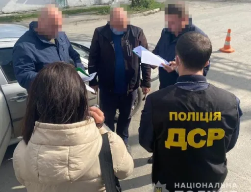 Керівники ОТГ в Івано-Франківській та Хмельницькій областях за хабарі вирішували земельні питання