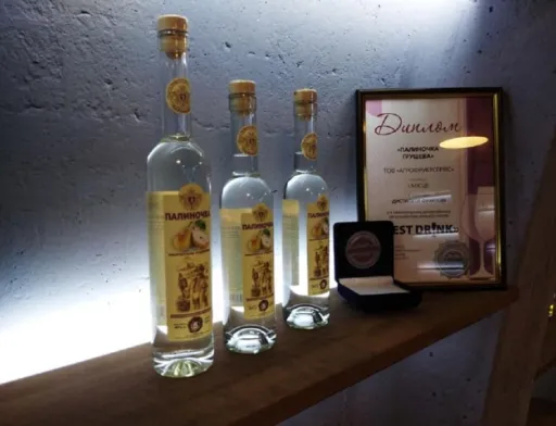 На Закарпатті запрацював завод із виготовлення фруктової горілки