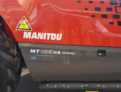 Manitou випробовує телескопічні навантажувачі з гібридним і електричним приводом