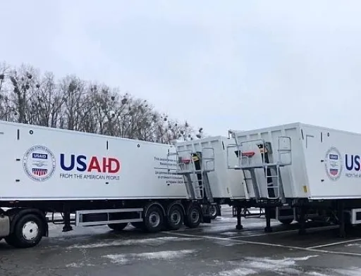 Україна отримала від США 16 причепів-зерновозів