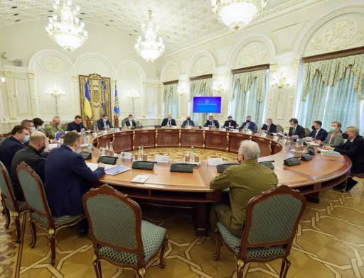 На всій території України, окрім Донеччини та Луганщини запроваджується надзвичайний стан