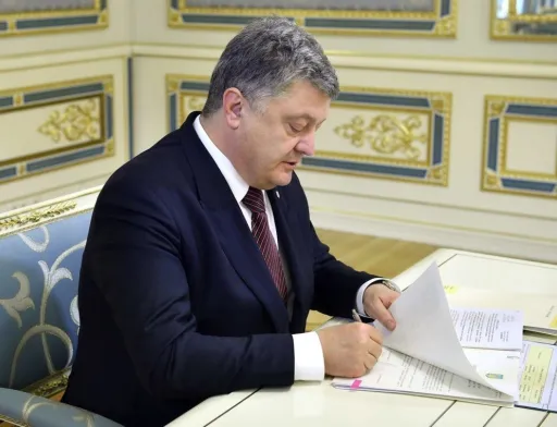 Президент Петро Порошенко  підписав закон про запобігання рейдерству земель в Україні