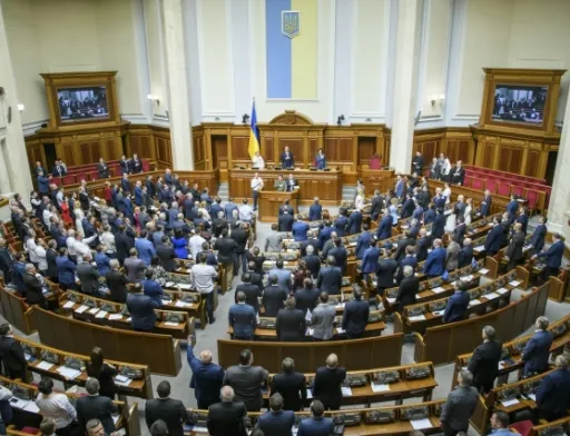 Рада розглянула понад 1,5 тисячі "земельних" поправок і розійшлася до березня