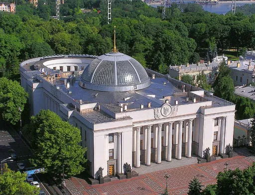 В травні очікується прийняття  «земельних» законопроєктів №2194 і 2195, — голова ВР