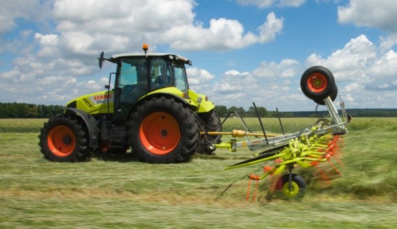 ARION 400 від CLAAS — універсальний помічник фото, ілюстрація