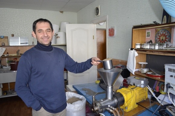 На Вінничині підприємець виробляє цілющі олії з більш ніж 20 видів насіння  фото, ілюстрація