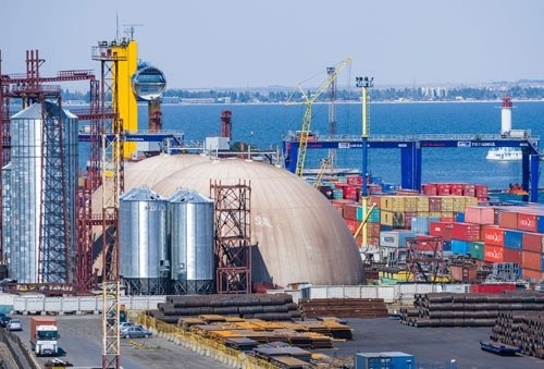 За вісім місяців морські порти України збільшили перевалку майже на 19% та сягнули позначки 100 млн тон фото, ілюстрація