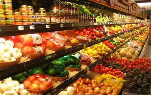 Порівняльні ціни на фрукти в Польщі та Україні фото, ілюстрація
