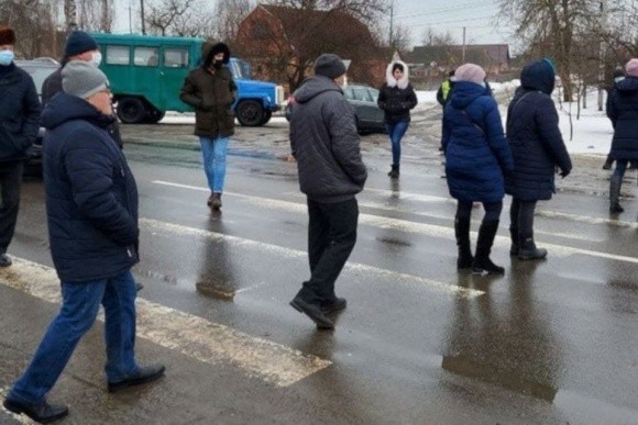 Обурені пайовики заблокували трасу на Сумщині фото, ілюстрація