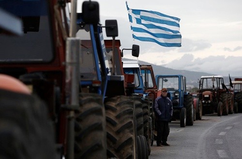 У Греції сотні фермерів на тракторах заблокували одну з національних трас фото, ілюстрація