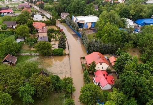 Сильні зливи спричинили численні підтоплення на півдні Польщі фото, ілюстрація