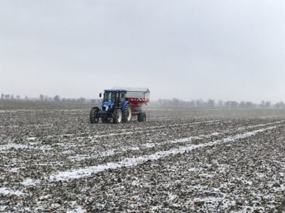 Аграрії південних областей почали активно підживлювати посіви озимини фото, ілюстрація