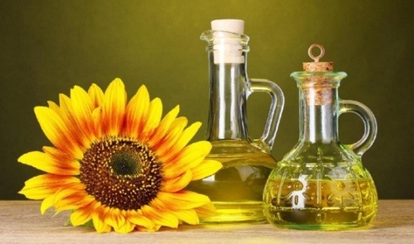 Україна забезпечує лише 5% світового експорту органічної соняшникової олії фото, ілюстрація