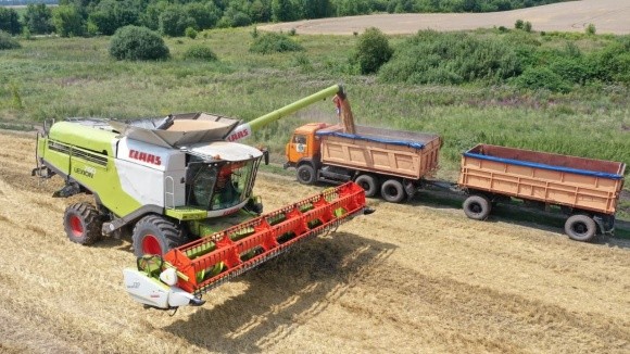 «Епіцентр Агро» зібрав озиму пшеницю з рекордною врожайністю 6,86 т/га фото, ілюстрація