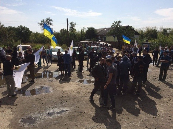 Учасників збройного нападу на елеватор на Харківщині відпустять під заставу фото, ілюстрація