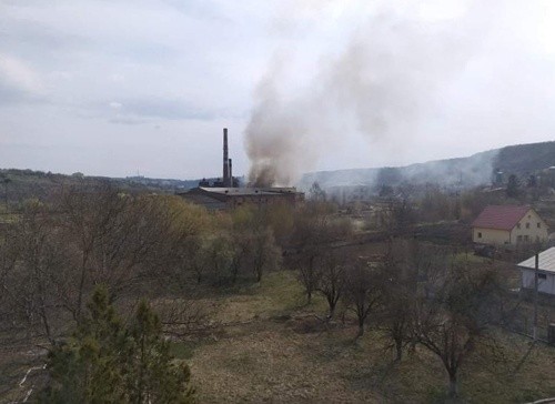 У Чернівецькій області горить цукровий завод фото, ілюстрація