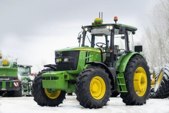 John Deere представляє новий трактор 6140B фото, ілюстрація