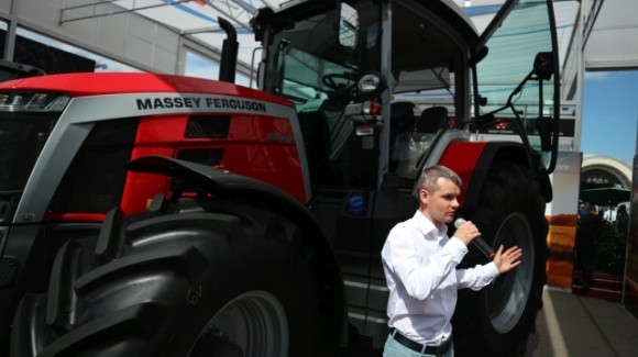 На «Агро 2021» компанія AGCO вперше в Україні презентувала два нових трактори і телескопічний навантажувач Massey Ferguson фото, ілюстрація