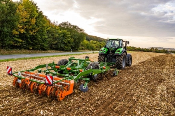 Комбінований агрегат Ceus 3000-TX і 4000-TX для ідеального змішування фото, ілюстрація