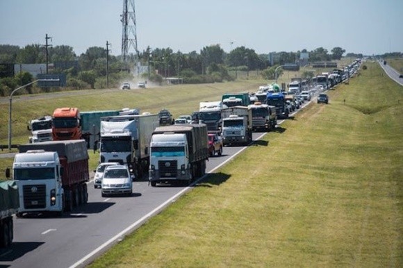 Знову страждає агроекспорт — акції протесту в Аргентині підхопили автоперевізники фото, ілюстрація