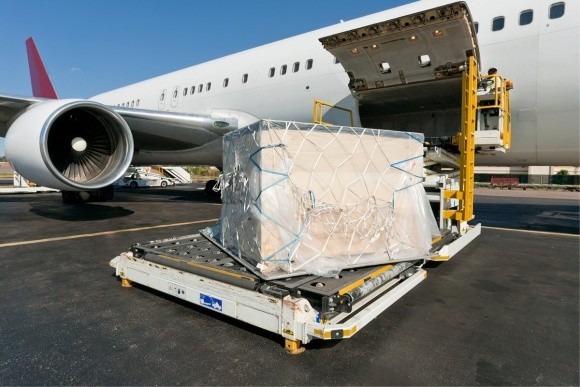 В Украине пытаются возобновить грузовые авиперевозки скоропортящихся продуктов фото, иллюстрация