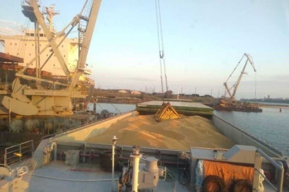 У порти Одещини зерно поставляє найбільша баржа України  фото, ілюстрація