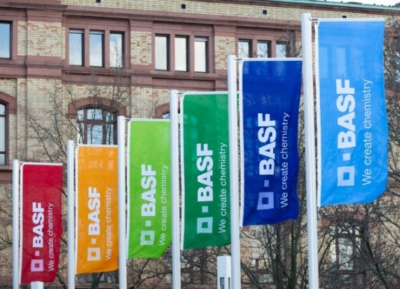 BASF демонструє суттєве зростання в 2 кварталі фото, ілюстрація