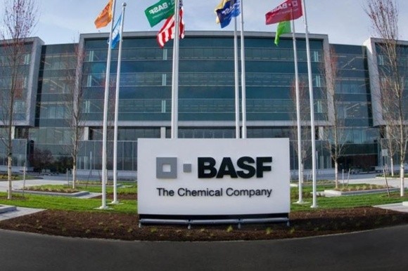 BASF планирует увеличение продаж не менее, чем на 6% фото, иллюстрация