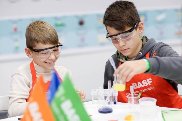  BASF запускає в Україні дитячу хімічну лабораторію BASF Kids’ Lab фото, ілюстрація