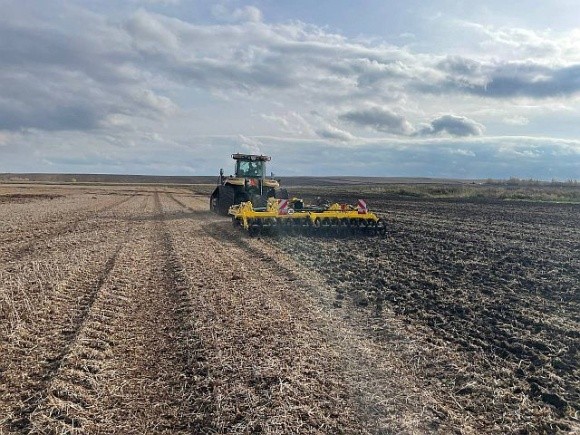 Нова техніка для українських полів: культиватор BEDNAR FENIX PROFI у дії фото, ілюстрація