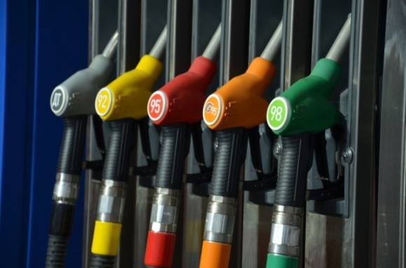 Великі мережі АЗС знизили ціни на паливо на 1 гривню фото, ілюстрація