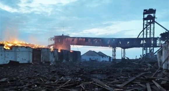 Російська авіація зруйнувала Бериславський елеватор фото, ілюстрація