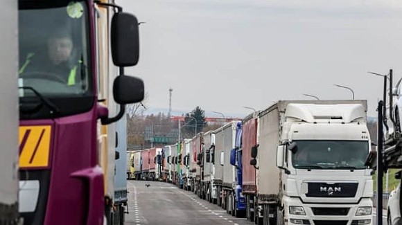 Блокада кордону продовжується: в чергах залишаються близько 2 тис. вантажівок фото, ілюстрація