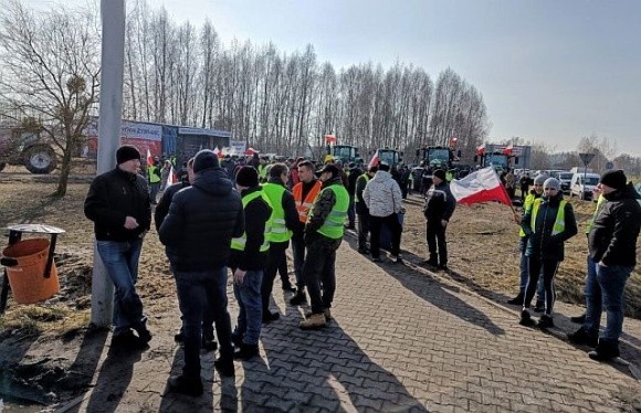 Польські фермери блокуватимуть ПП «Медика – Шегині» до 3 січня фото, ілюстрація