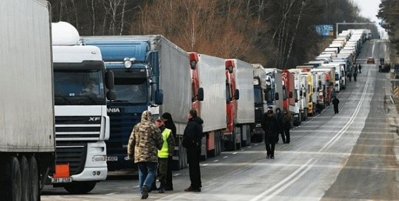 Блокада кордону: в чергах залишається 850 вантажівок фото, ілюстрація