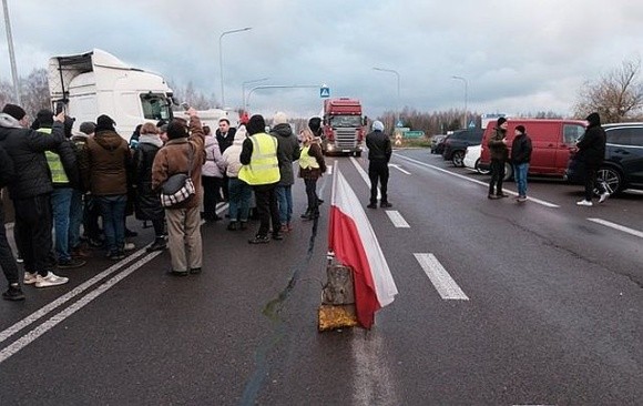 Польський уряд почав переговори з протестувальниками фото, ілюстрація