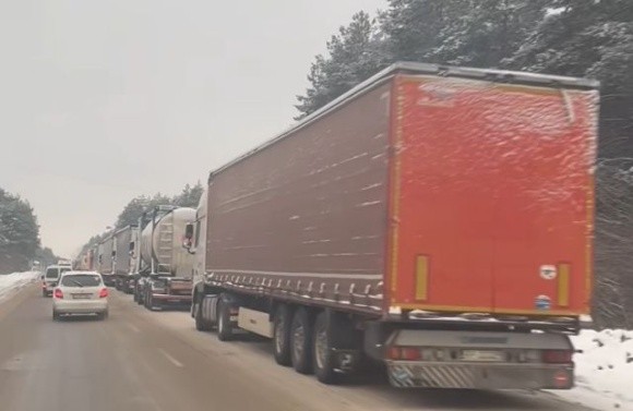 На українсько-польському кордоні утворилась 30-кілометрова черга з вантажівок фото, ілюстрація
