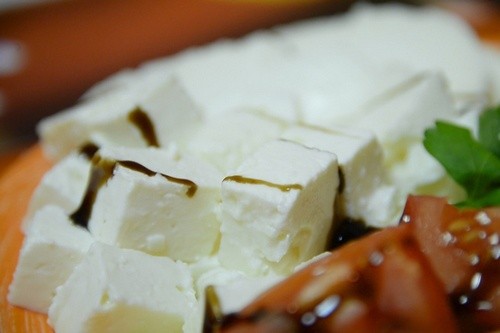 Українські компанії не зможуть виробляти сир Фета фото, ілюстрація