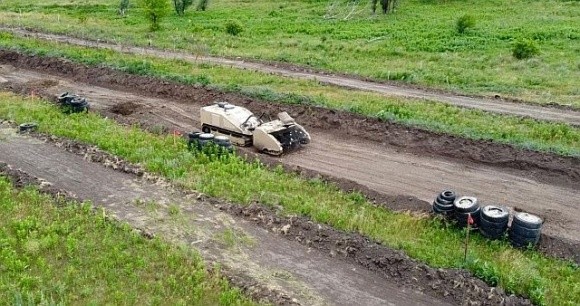 Сапери вже отримали перший екземпляр важкої машини для розмінування, яку збирають в Україні фото, ілюстрація