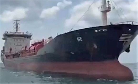 В Одесу прибув перший танкер за українською олією фото, ілюстрація