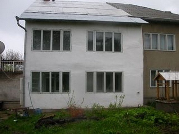 Дешевый соломенный эко-дом в Черновцах (ФОТО) фото, иллюстрация