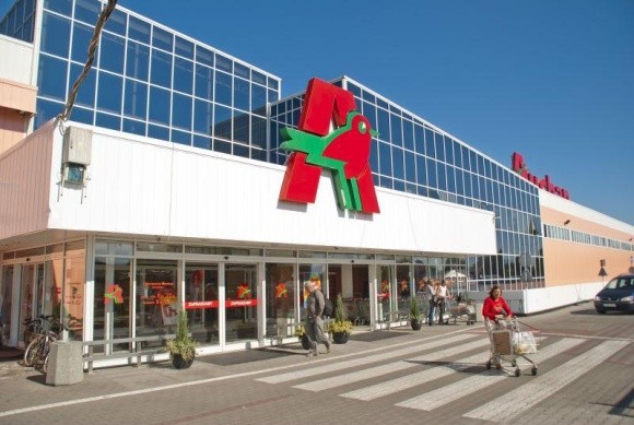 Кількість українців у Польщі досягла 2 млн. Auchan Poland шукає для них українські товари фото, ілюстрація