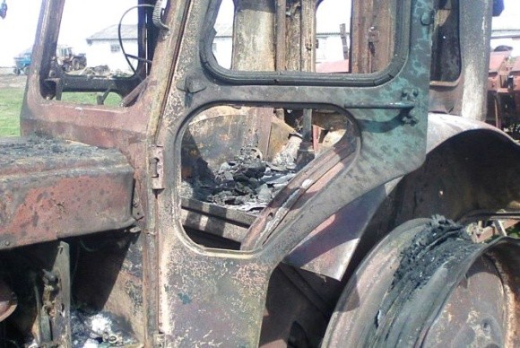 На Тернопільщині фермеру спалили 3 трактори фото, ілюстрація