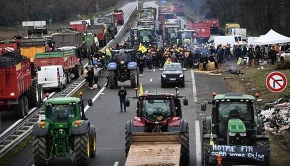 Французькі фермери хочуть взяти Париж в облогу фото, ілюстрація