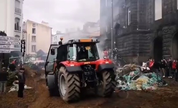 У Франції шириться протест фермерів проти розорення фото, ілюстрація