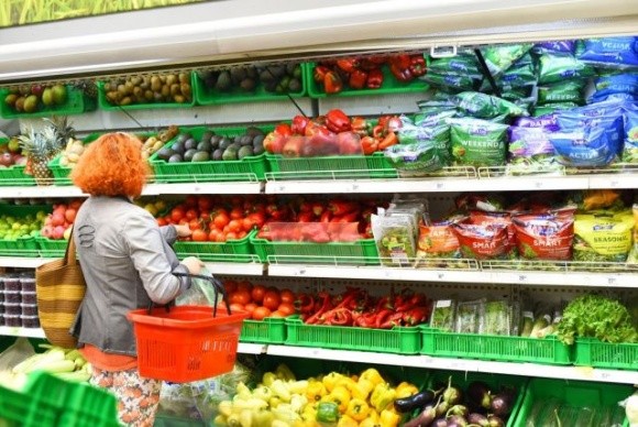 У Франції ніяк не можуть визначитись з переліком фруктів та овочів, які можна продавати в пластиковій тарі фото, ілюстрація
