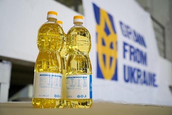 В рамках «Grain from Ukraine» до країн Африки відправили соняшникову олію фото, ілюстрація